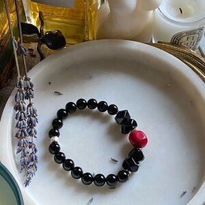 𝅺black Onyx and red Coral handmade stretch bracelet